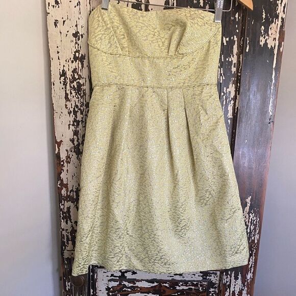 Women’s strapless BCBG MaxAzria cocktail Jacquard Dress. Size 4. - Picture 1 of 5